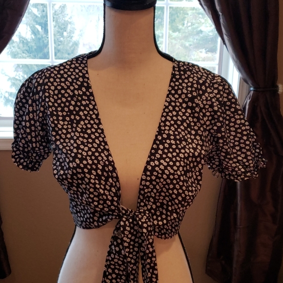 can't Tops - V-neck crop top